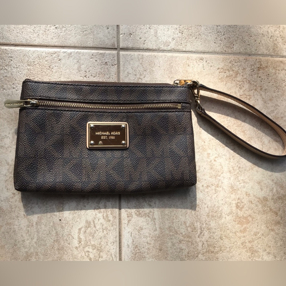 Michael Kors  Wristlet